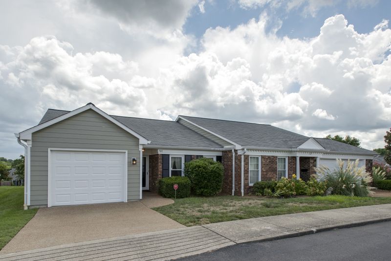 701 Mount Carmel Pl, Nashville, TN 37205