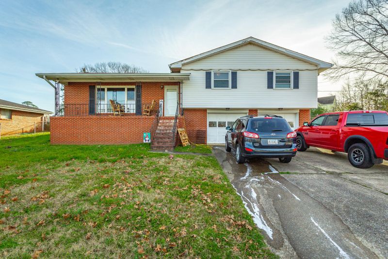 2 Van Cleve St, Fort Oglethorpe, GA 30742