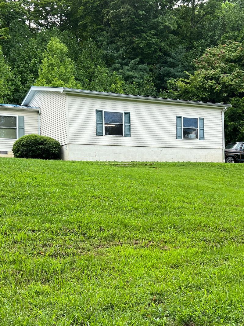 820 Mutton Hollow Hill Rd, Bethpage, TN 37022