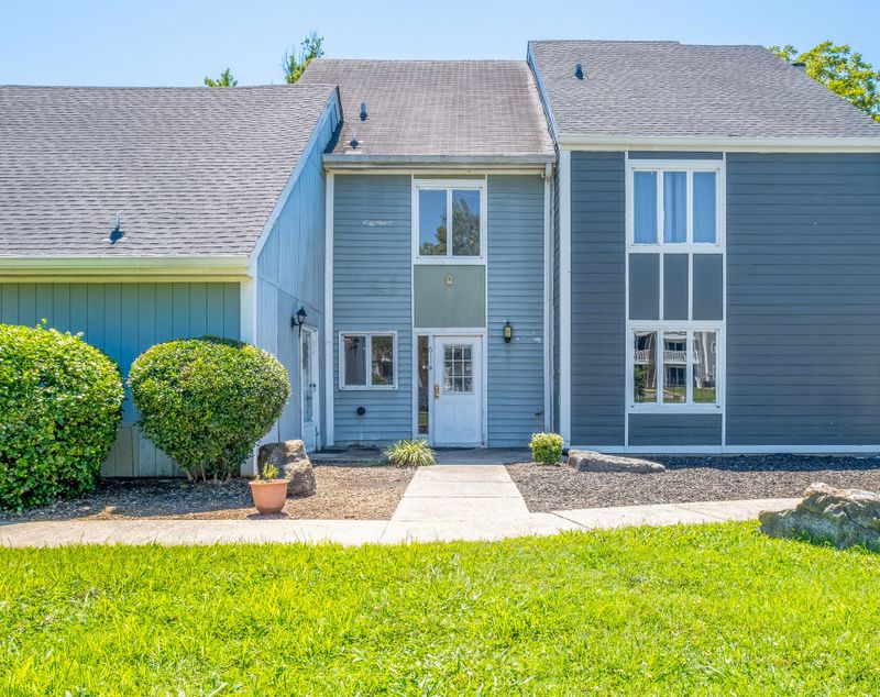 611 Rockwood Dr, Hermitage, TN 37076