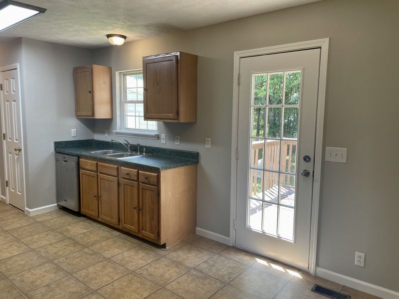 2410 Willow Dr, Murfreesboro, TN 37127
