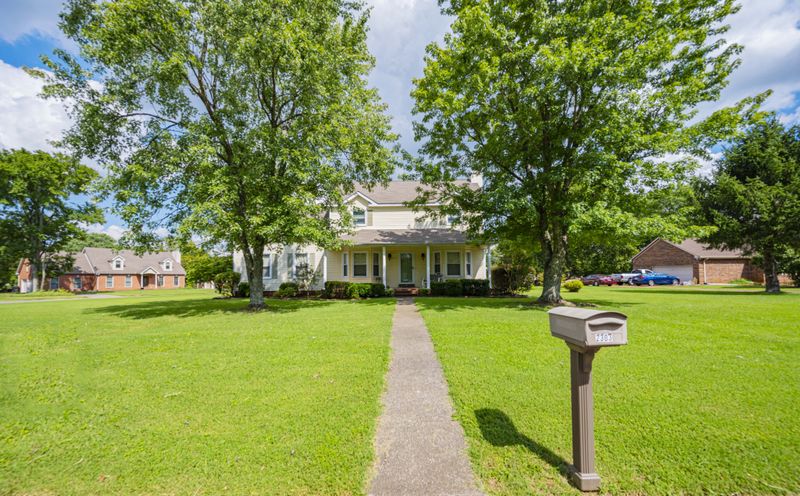 2303 Riverstone Dr, Murfreesboro, TN 37128