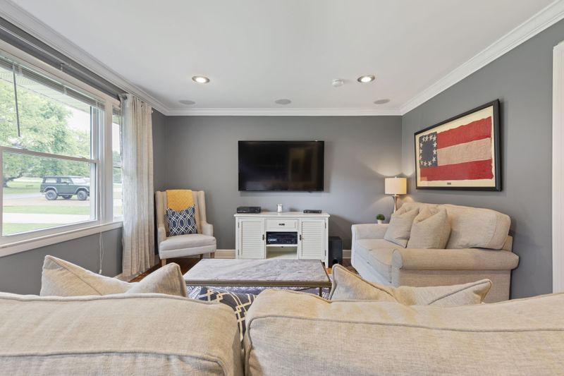 494 Whispering Hills Dr, Nashville, TN 37211