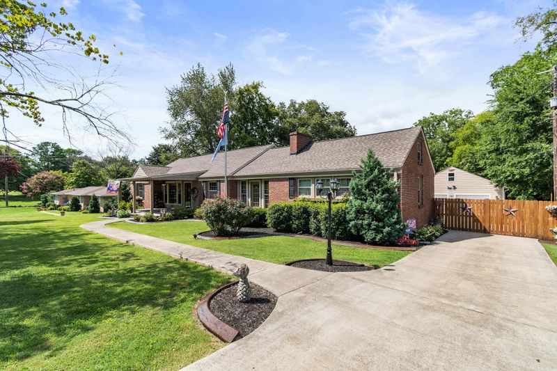412 W Due West Ave, Madison, TN 37115