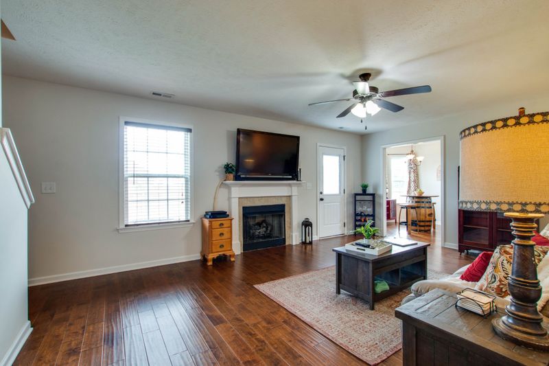 1426 Round Rock Dr, Murfreesboro, TN 37128