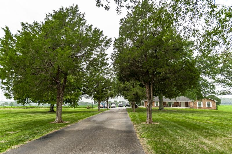 5462 S Lamont Rd, Springfield, TN 37172