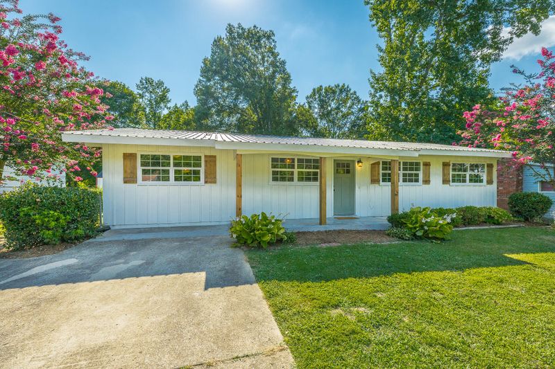 212 Robert E Lee St, Fort Oglethorpe, GA 30742