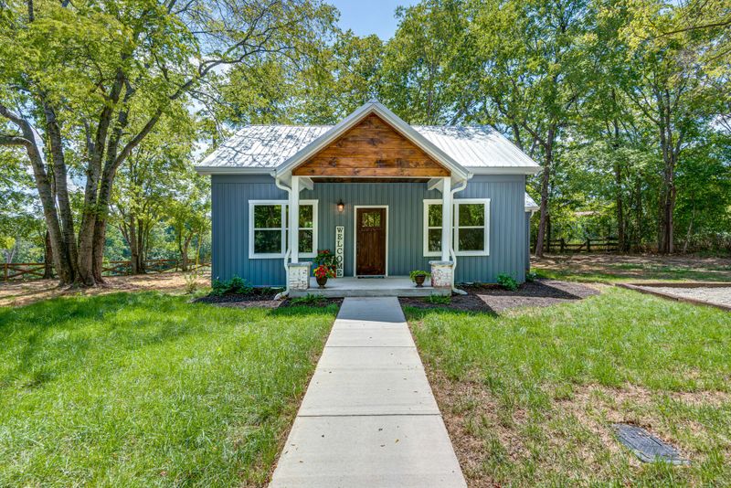 1008 Twin Creek Rd, Charlotte, TN 37036