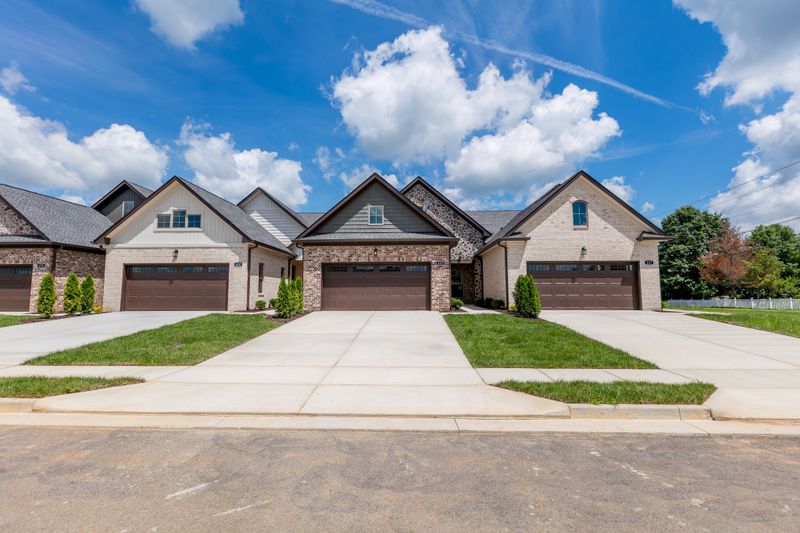 423 Fox Rn W, Springfield, TN 37172