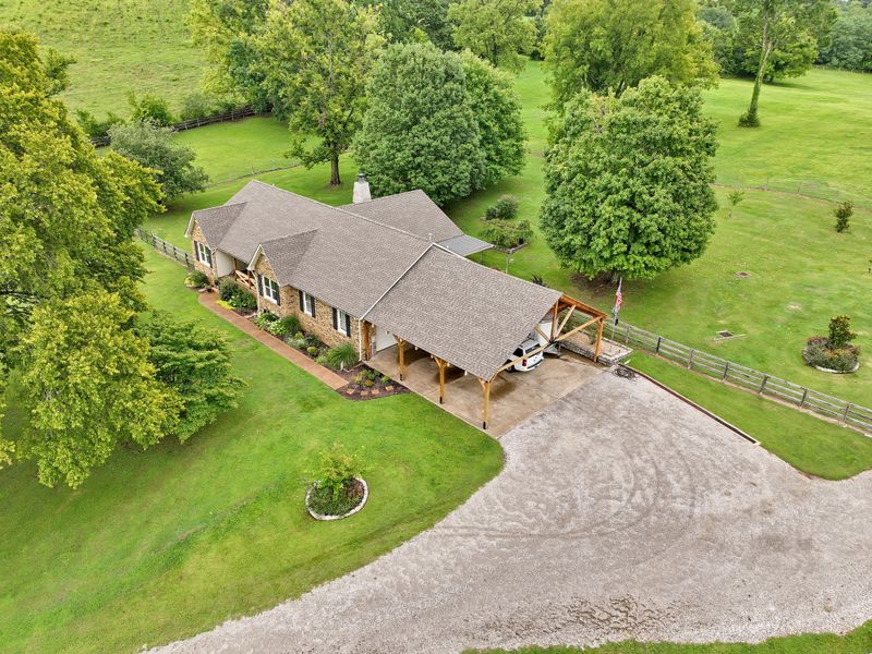 1106 Rip Steele Rd, Columbia, TN 38401