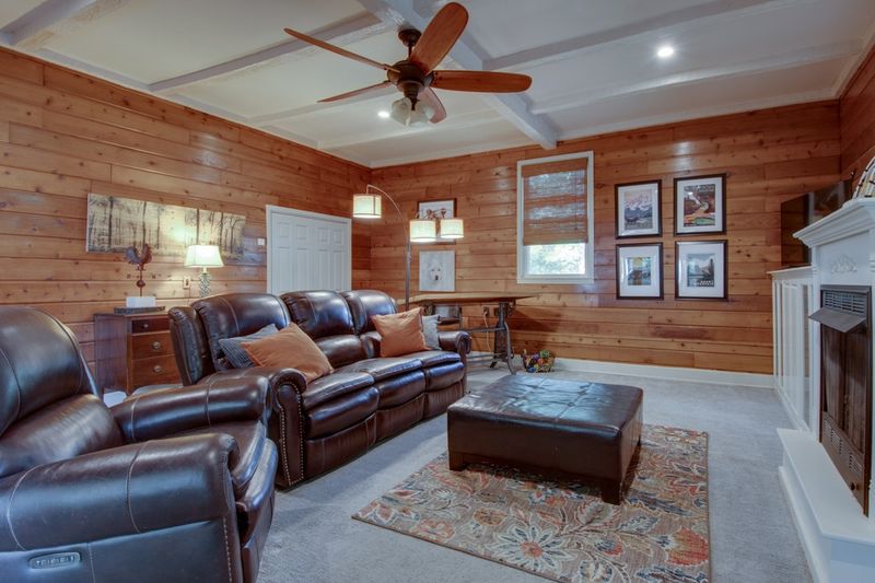 202 Tidwell St, Burns, TN 37029