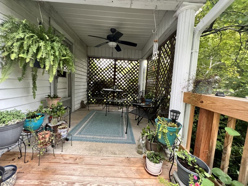416 W 5th St, Dickson, TN 37055
