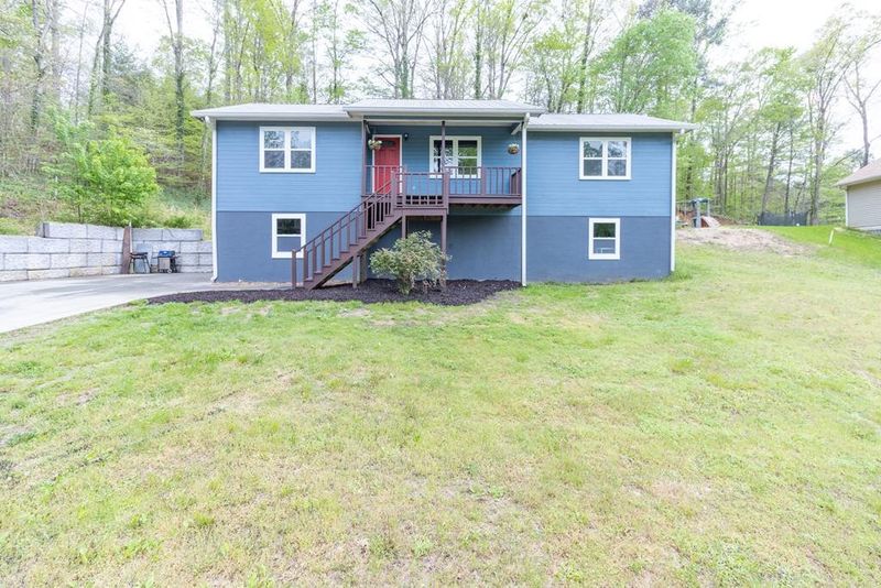 691 Shadow Leaf Ln, Tunnel Hill, GA 30755