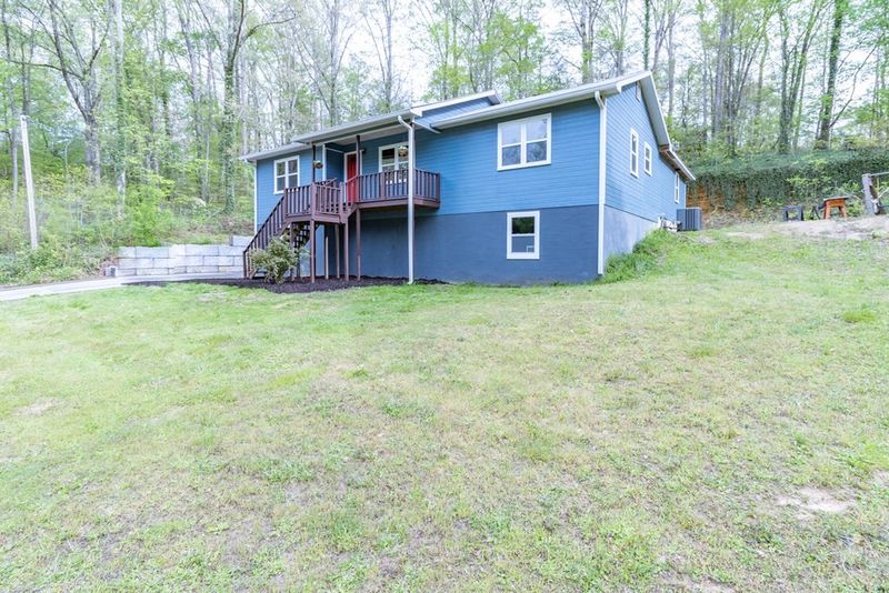 691 Shadow Leaf Ln, Tunnel Hill, GA 30755