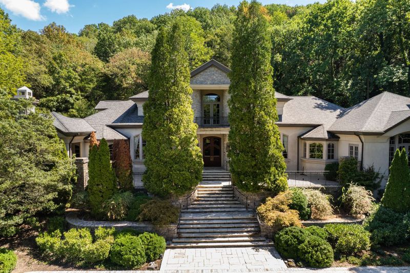 1310 Chickering Rd, Nashville, TN 37215