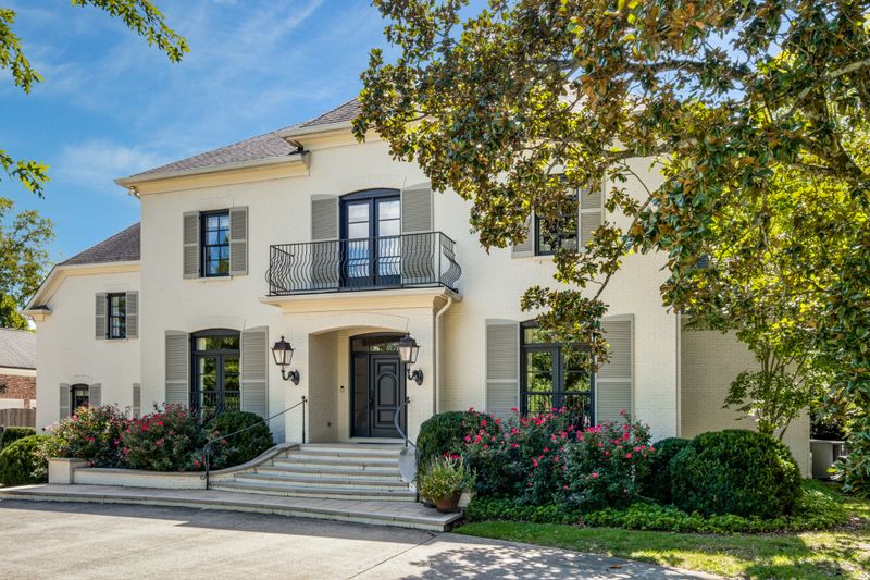 153 Cheek Rd, Nashville, TN 37205