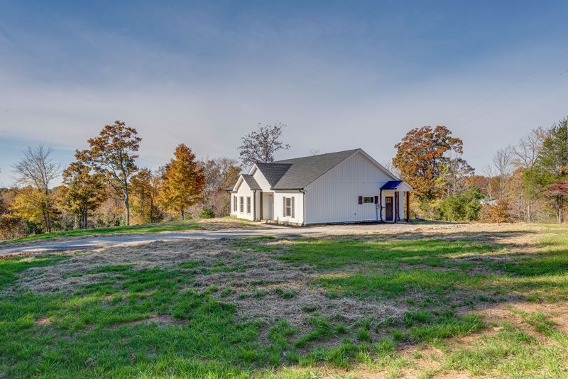 1334 Halliburton Rd, Vanleer, TN 37181