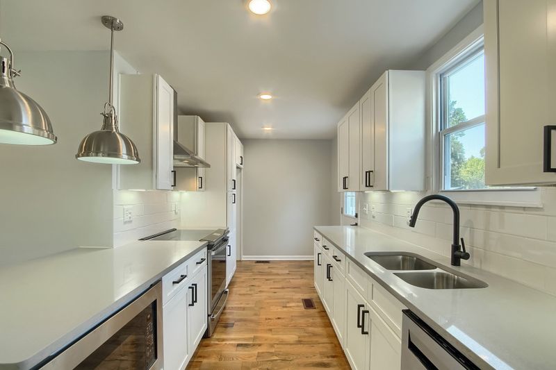 3852 Saunders Ave, Nashville, TN 37216