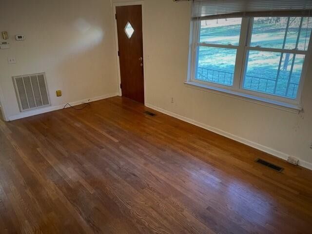 1048 E Valley Dr, Rossville, GA 30741