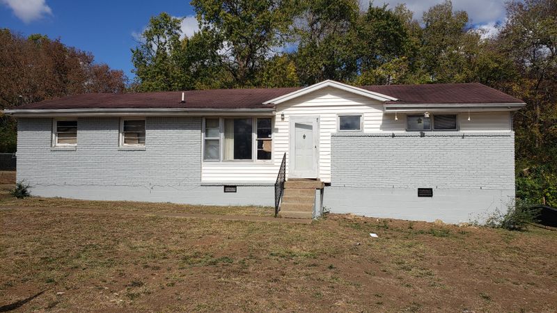 1707A River Dr, Nashville, TN 37218