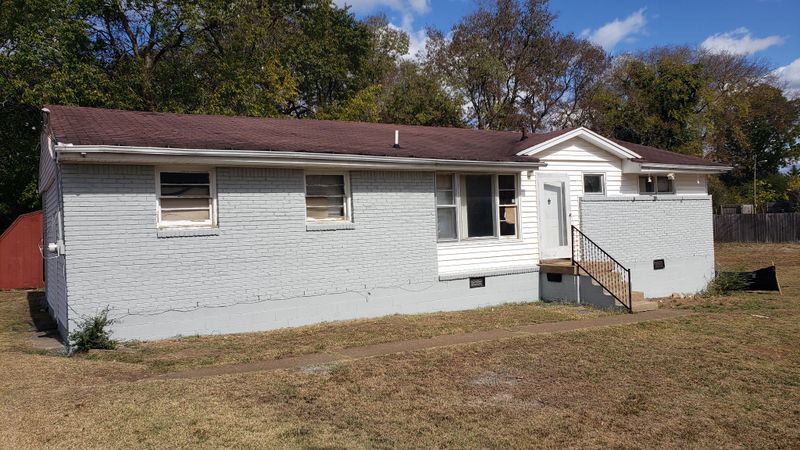 1707A River Dr, Nashville, TN 37218