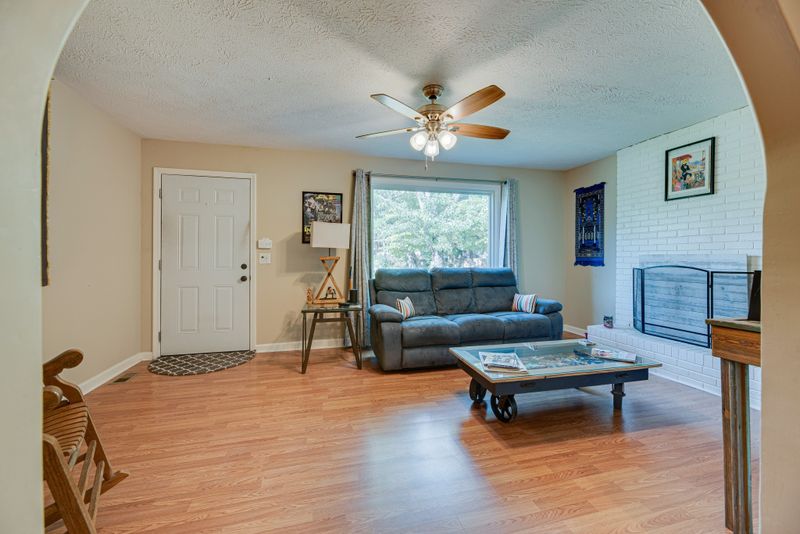 825 Luxemburg Dr, Hermitage, TN 37076
