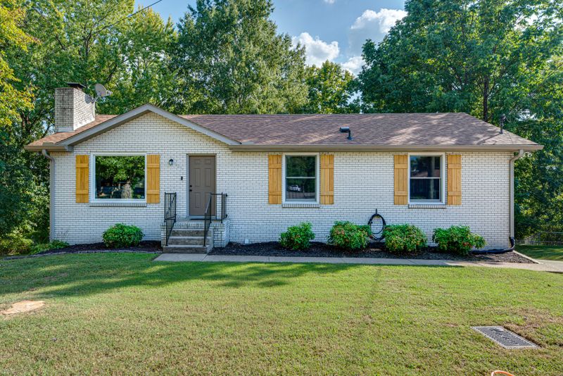 825 Luxemburg Dr, Hermitage, TN 37076