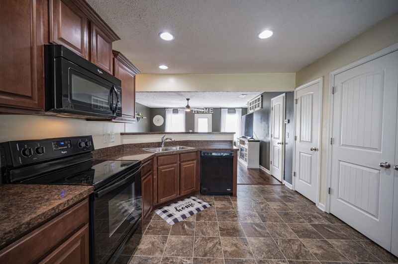1909 Debonair Ln, Murfreesboro, TN 37128
