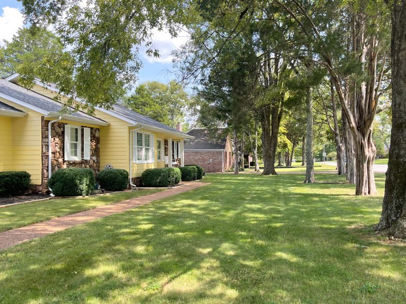 1710 Haynes Dr, Murfreesboro, TN 37129
