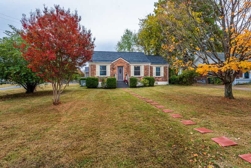 712 Skyview Dr, Nashville, TN 37206