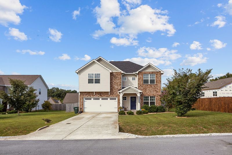 1002 Secretariat Ct, Burns, TN 37029
