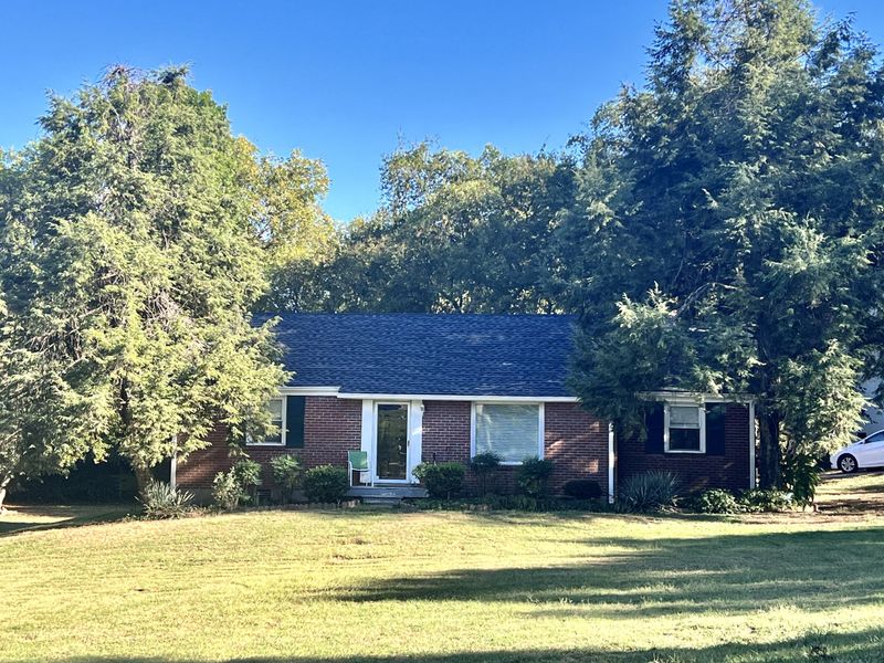 3906 Cross Creek Rd, Nashville, TN 37215