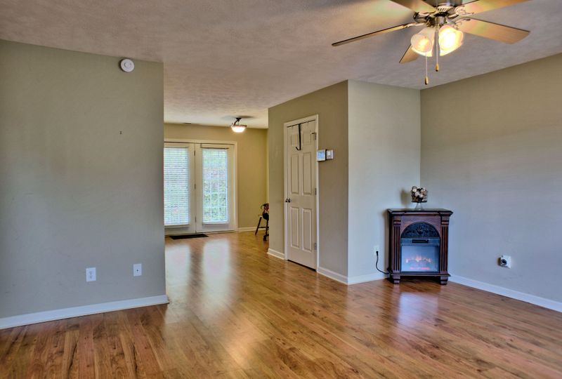 1406 William Holt Blvd, Sevierville, TN 37862