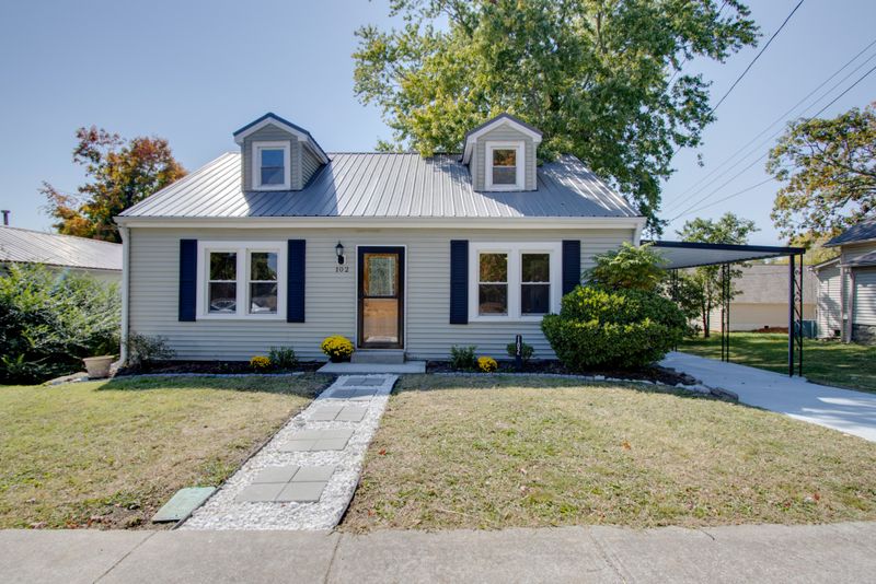 102 W End Ave, Dickson, TN 37055