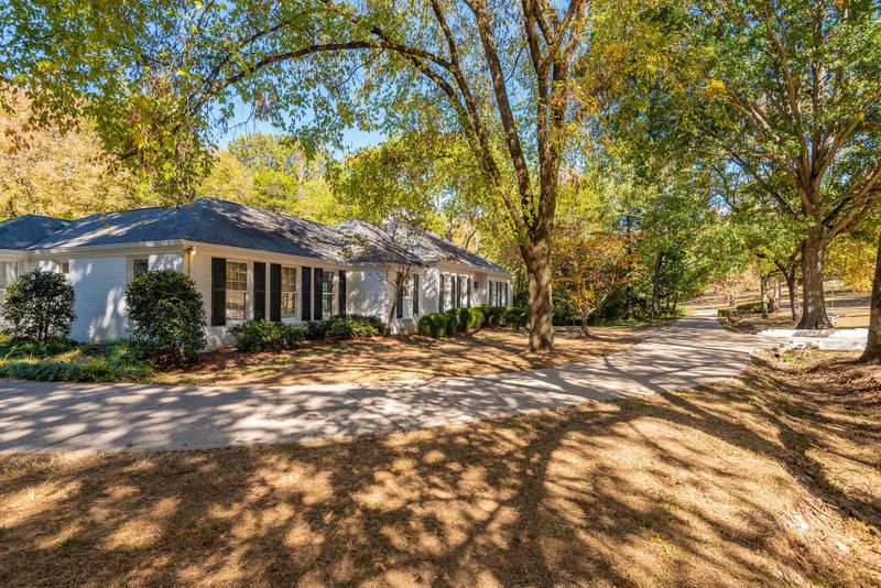 1931 Otter Creek Rd, Nashville, TN 37215
