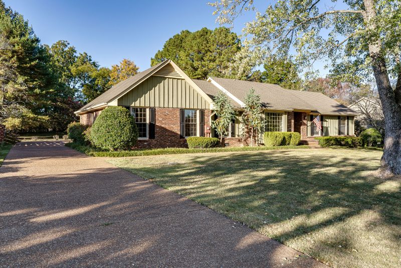 668 Bay Point Dr, Gallatin, TN 37066
