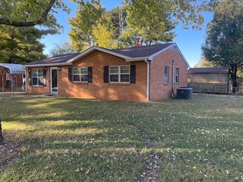 2011 Lynch Dr, Murfreesboro, TN 37130