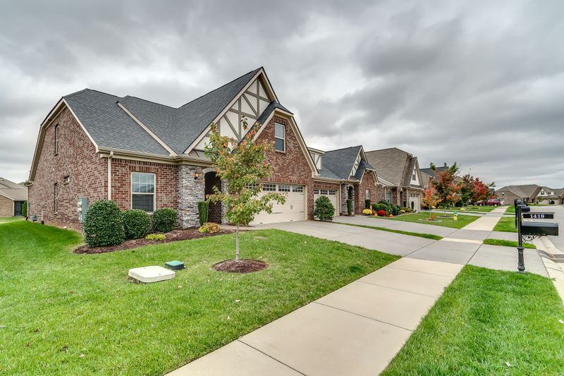 1418 Whispering Oaks Dr, Lebanon, TN 37090
