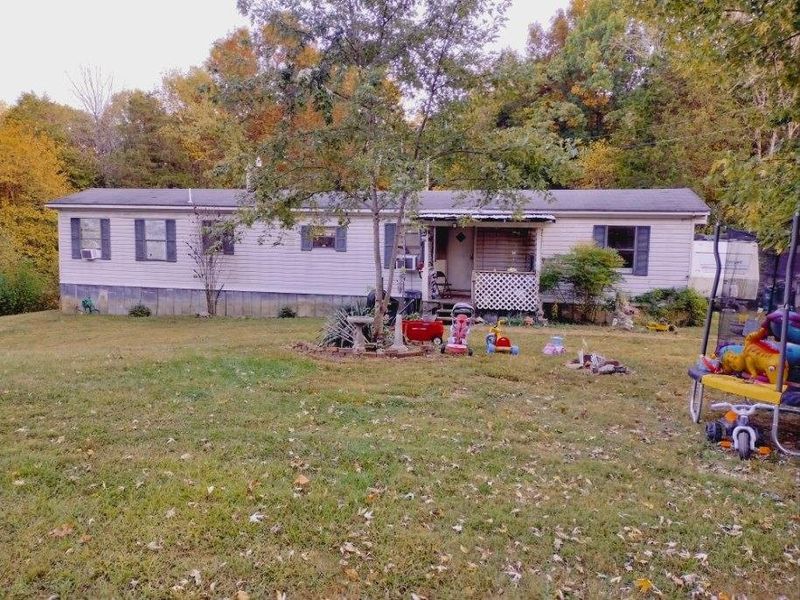 168 Gladdice Rd, Pleasant Shade, TN 37145