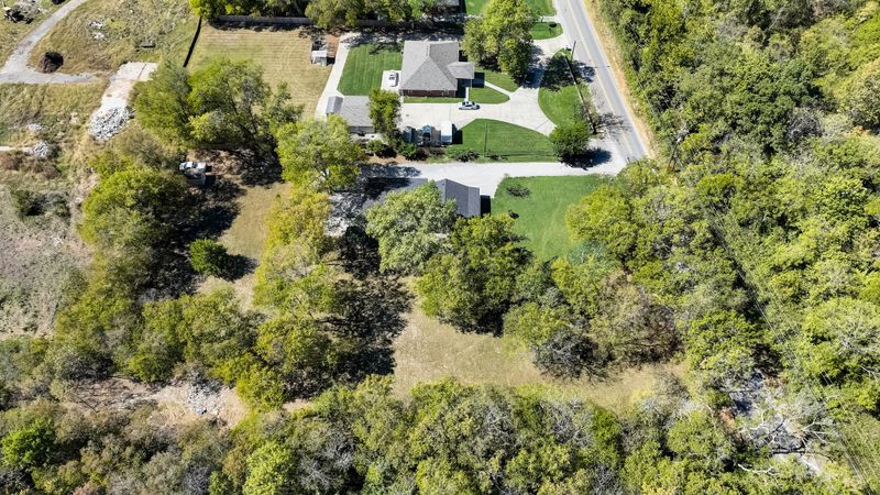 574 Ewing Dr, Nashville, TN 37207