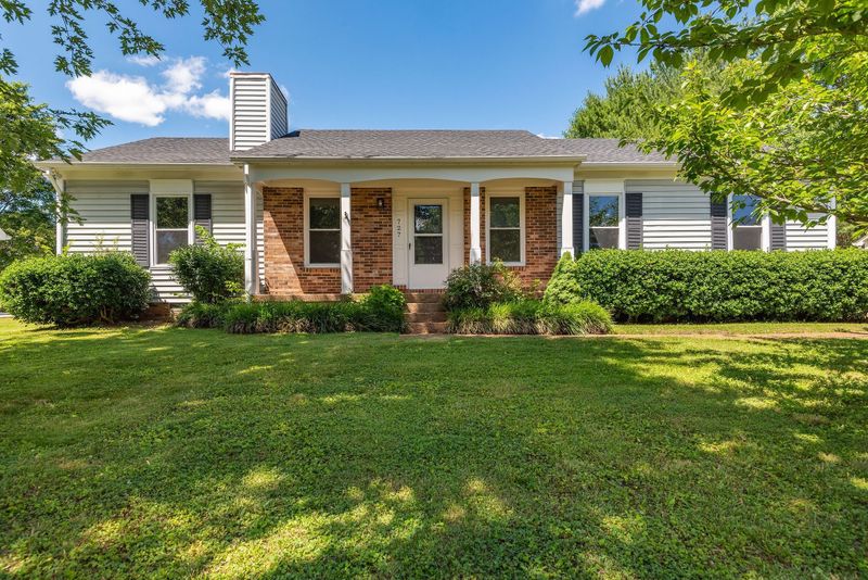 727 Riverview Dr, Franklin, TN 37064
