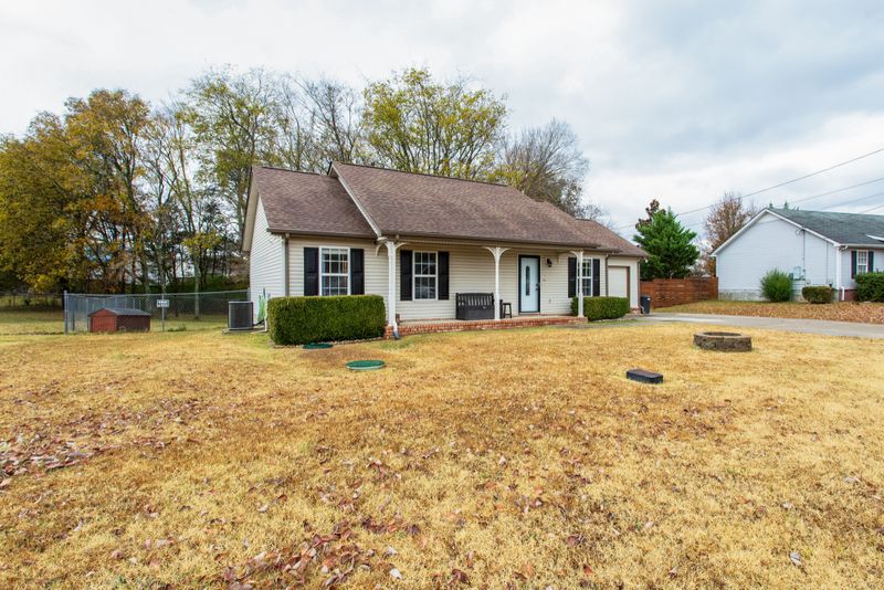 1013 E Mccoury Ln, Murfreesboro, TN 37130