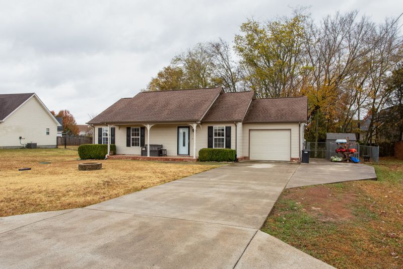 1013 E Mccoury Ln, Murfreesboro, TN 37130