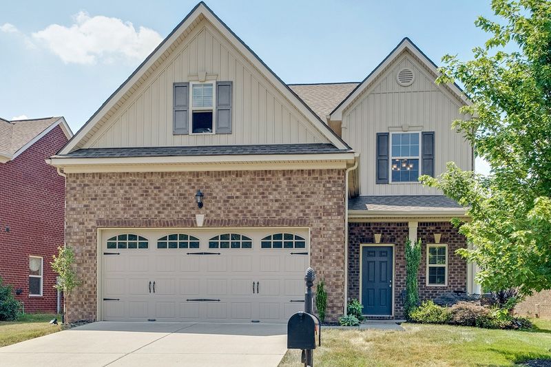 1421 Woodside Dr, Lebanon, TN 37087