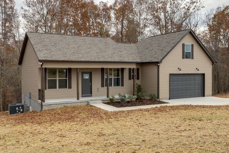 107 Mutt Rd, White Bluff, TN 37187
