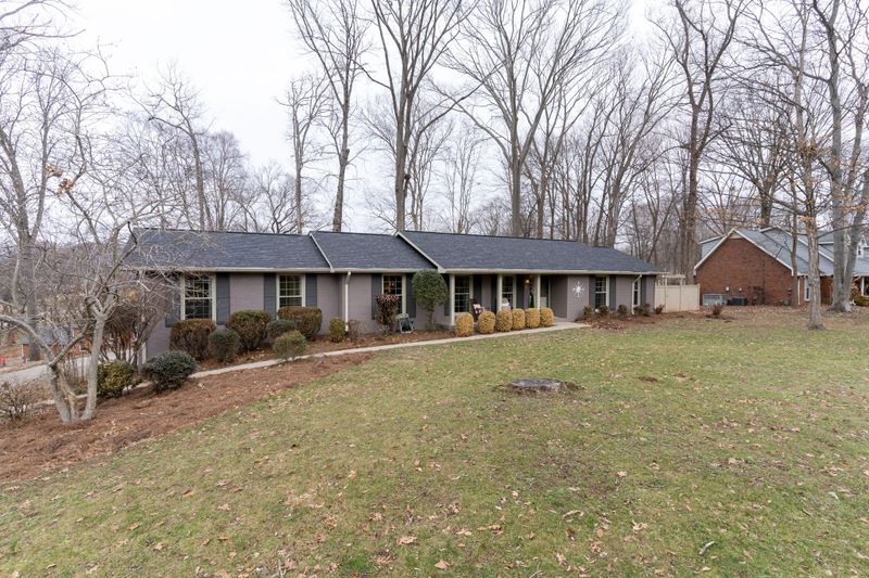 220 Hidden Lake Rd, Hendersonville, TN 37075