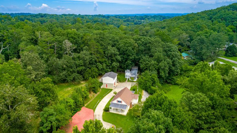 412 Hogan Rd, Rossville, GA 30741
