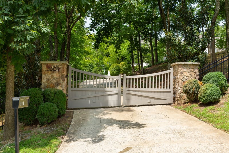 1609 Otter Creek Rd, Nashville, TN 37215
