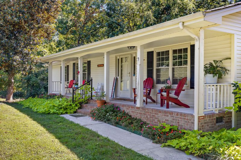 184 Country Ln, Ringgold, GA 30736