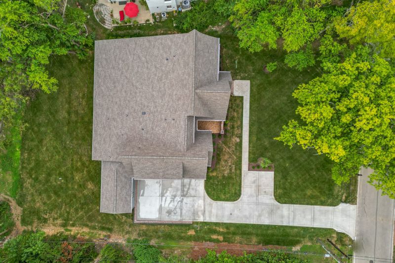 1912 Lone Oak Cir, Nashville, TN 37215
